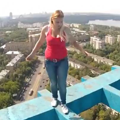 Garota russa desafia alturas