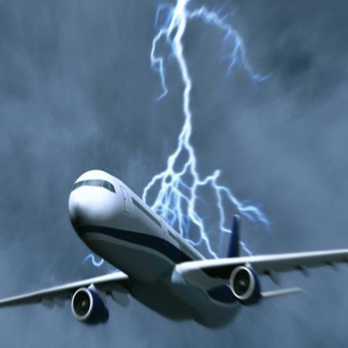 Todos aviões são atingidos por raios ao menos uma vez por ano