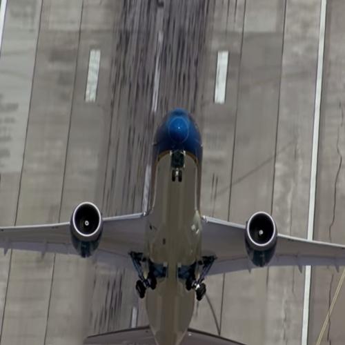 Novo avião faz decolagem quase na vertical