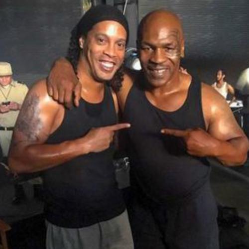 Trailer tem Ronaldinho ensinando chutes a Tyson e Van Damme