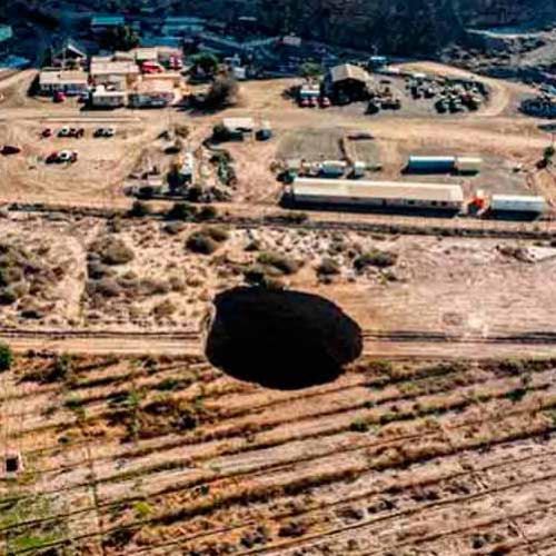 Buraco enorme aparece no deserto do Atacama