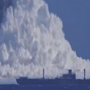 Vídeo impressionante de uma explosão no fundo do oceano