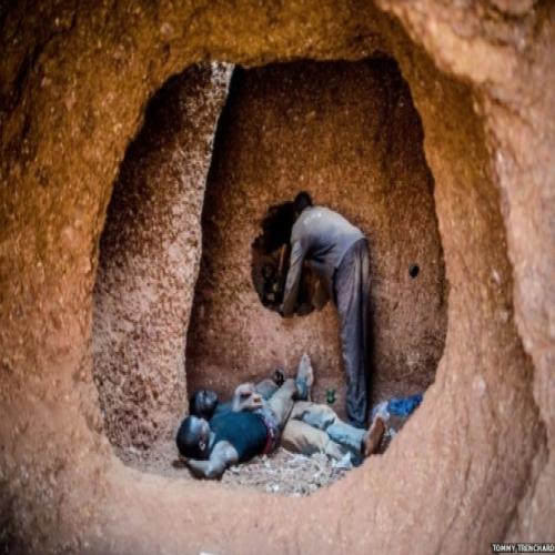 Febre do ouro leva jovens a desafiar perigo em minas na Guiné