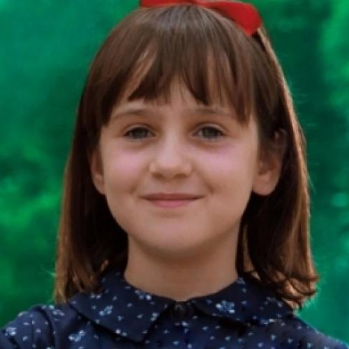 Atriz do filme ‘Matilda’ surge diferente e explica sumiço