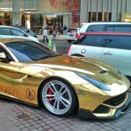NOVA Ferrari F12 folhada em ouro