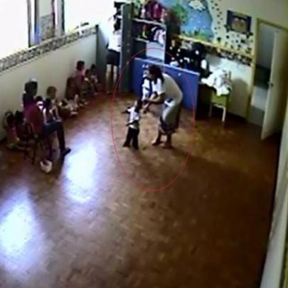 REVOLTANTE: Câmeras flagram babá agredindo sete crianças em creche!