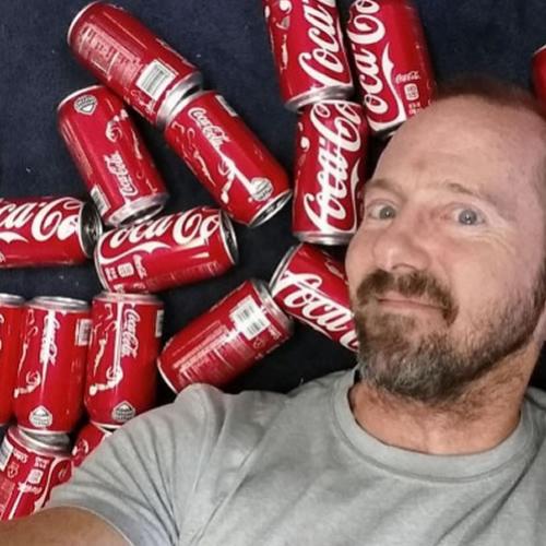 Este homem tomou refrigerante durante um mês, veja como ele ficou!