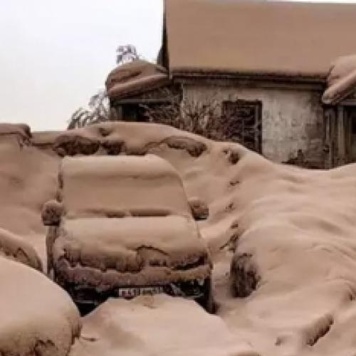 Vulcão na Rússia cobre cidade com cinzas, veja o vídeo