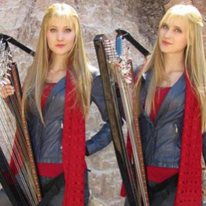 Camille e Kennerly, as gêmeas das harpas.