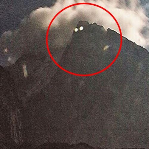 O estranho e assustador fenômeno em uma montanha tibetana durante...