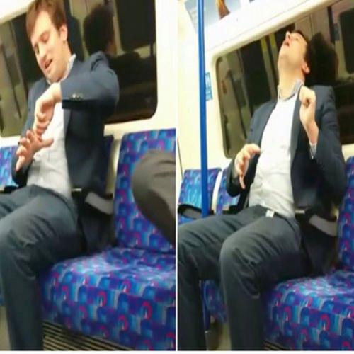 Executivo cheira cocaína no metrô na frente de todo mundo