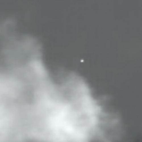 Avistamento de OVNIs capturado por câmera infravermelha na Austrália 