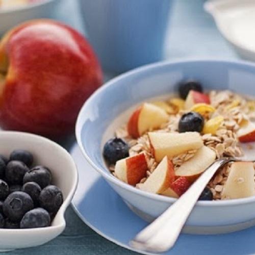 Tomar o café da manhã não ajuda a perder peso