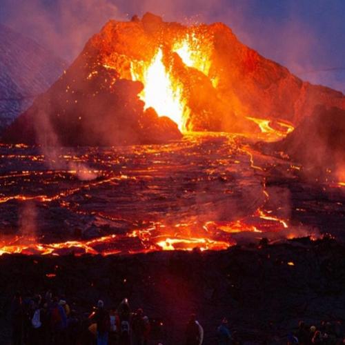 Imagens impressionantes de erupção de vulcão na Islândia