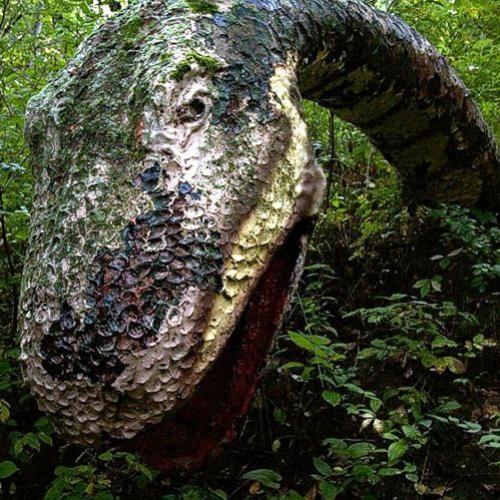 Jurassic Park da vida real abandonado em uma floresta