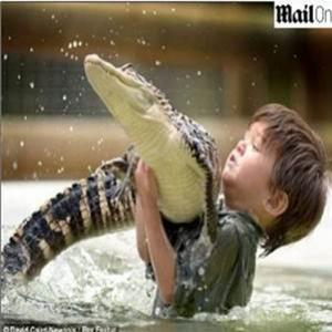 Garoto de 3 anos é tratador de crocodilos na Austrália