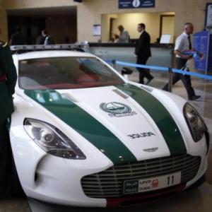 Após Lamborghini e Ferrari, polícia de Dubai apresenta Aston Martin