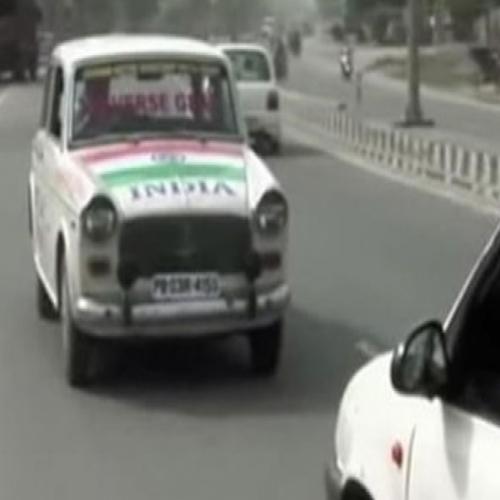Taxista na Índia dirige a mais de 10 anos de ré e impressiona