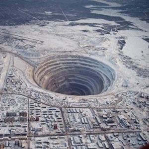 10 maiores buracos do mundo
