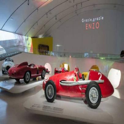 Novo Museu Enzo Ferrari, inaugurado em Modena, Itália 