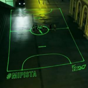 Campo de futebol feito com projeção a laser