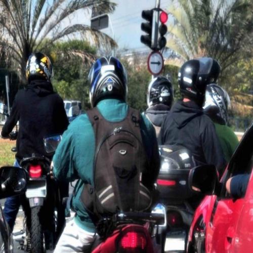 Pesquisa revela que muitos motociclistas conduzem sem habilitação