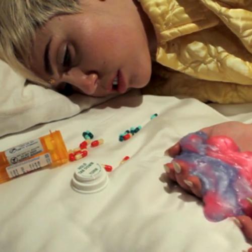Miley Cyrus e Flaming Lips lançam vídeo “super bizarro”