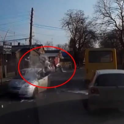 Motorista grava vídeo de um atropelamento incrível... 