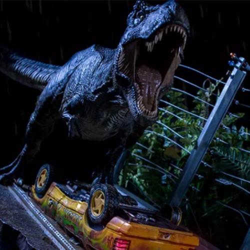 Ataque do T-Rex em diorama de Jurassic Park: Parque dos Dinossauros (1