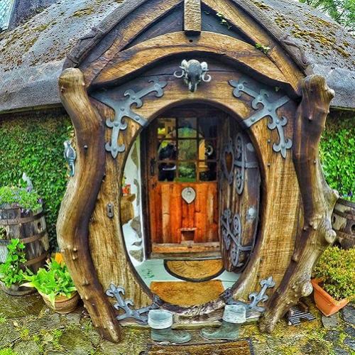 Homem constrói uma casa Hobbit na Escócia e isso vai te deixar louco!