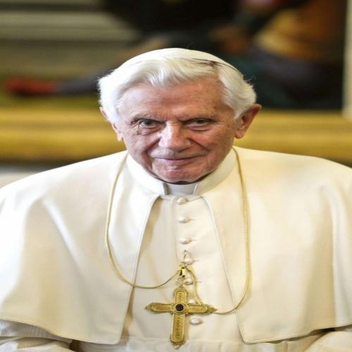 Ex Papa culpa a revolução sexual pelos casos de abuso sexual na igreja