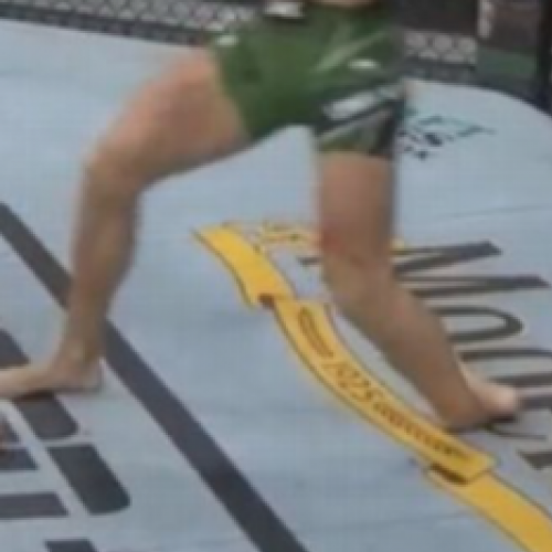 UFC 264 McGregor sofreu uma lesão grave, quebrou o pé e foi finalmente