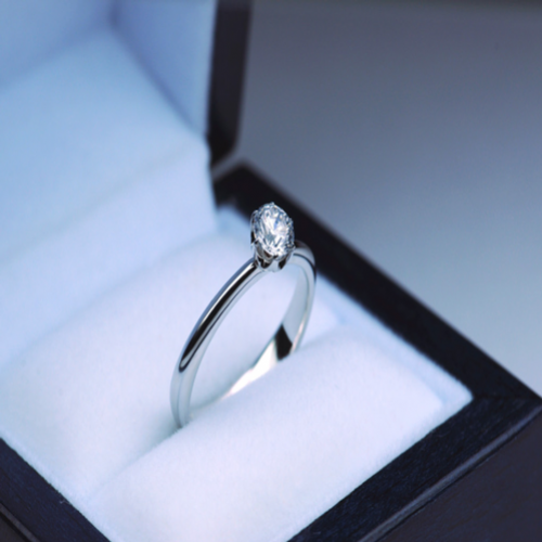 Anel de noivado de diamantes: amor & moda Entrelaçados