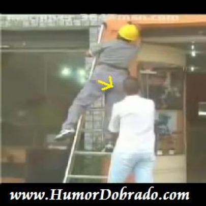 Vídeo Cómico - Soltando pum na escada!