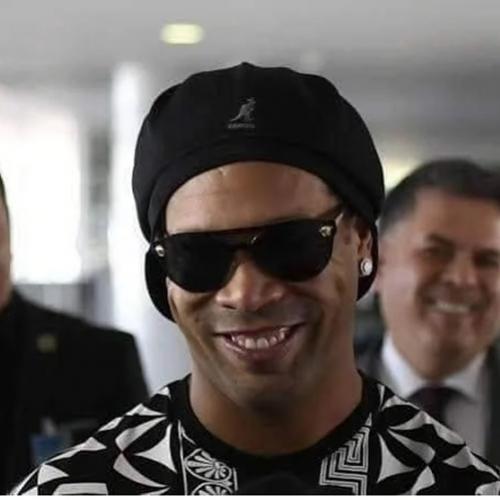 Ronaldinho gaúcho, Bruxo ou Gênio?  