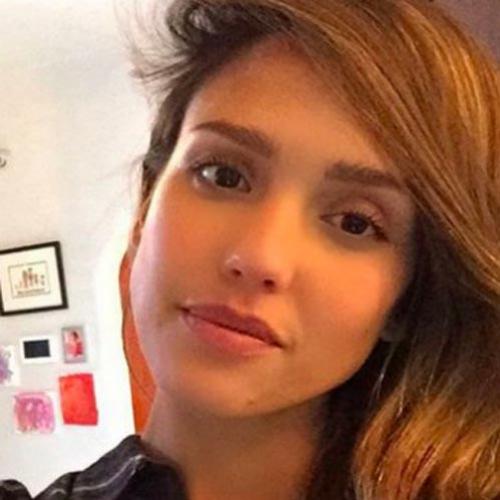 Jessica Alba tira foto com suposto espirito e a internet reagiu