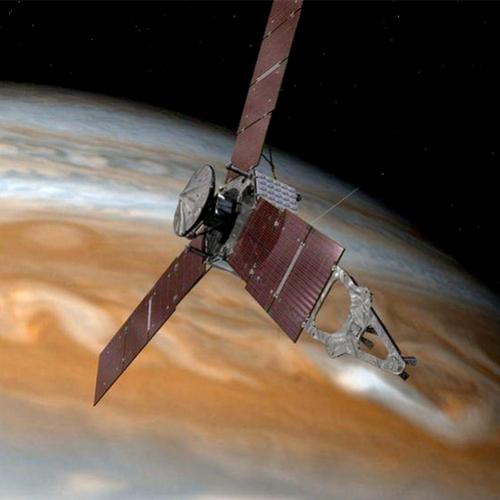Sonda Juno observa Júpiter, Io e Europa