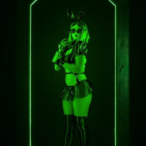 Modelo faz ensaio como uma Cyber Bunny e você vai gostar de ver isto!