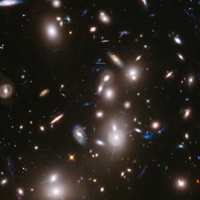 Telescópio Hubble captura imagem de mais de 3 bilhões de anos luz