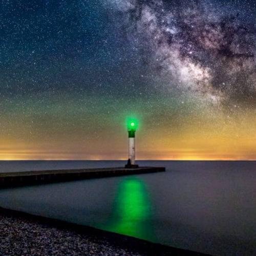 Fotógrafo registra um farol nas quatro estações