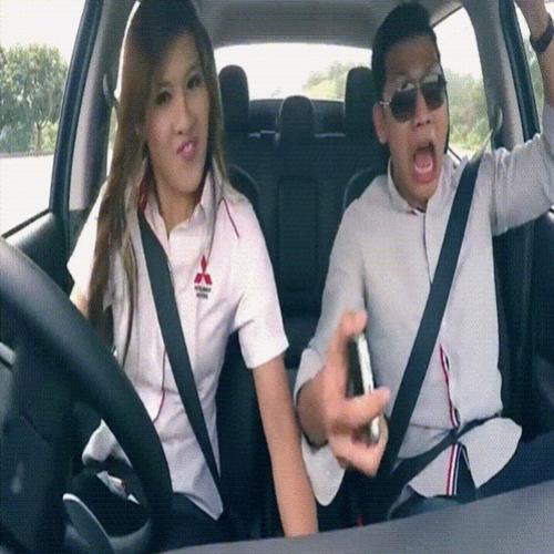 Piloto profissional assusta homens em test drive