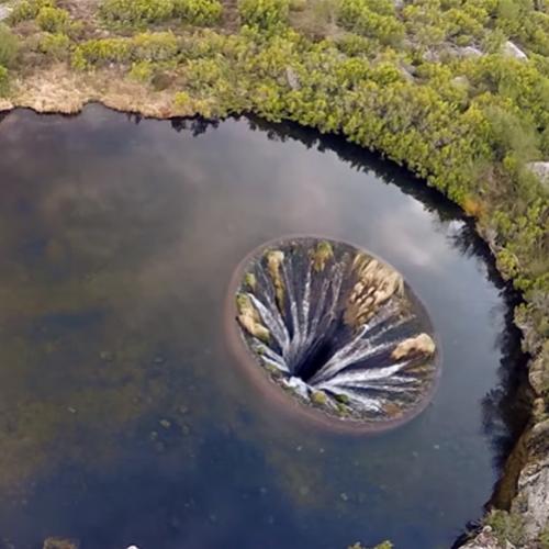 A lagoa furada na serra da Estrela em Portugal