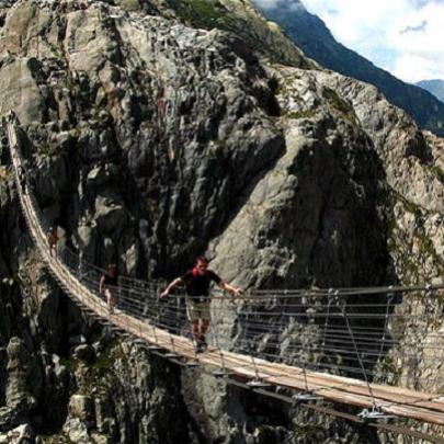25 Pontes e pinguelas assustadoras e inacreditáveis que existem