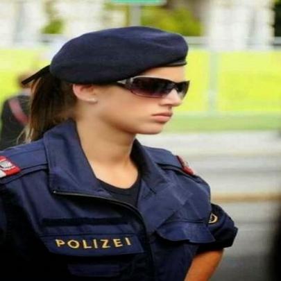 As policiais mais lindas do mundo.