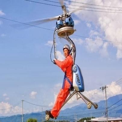 Japonês cria mini helicóptero para fugir de engarrafamento
