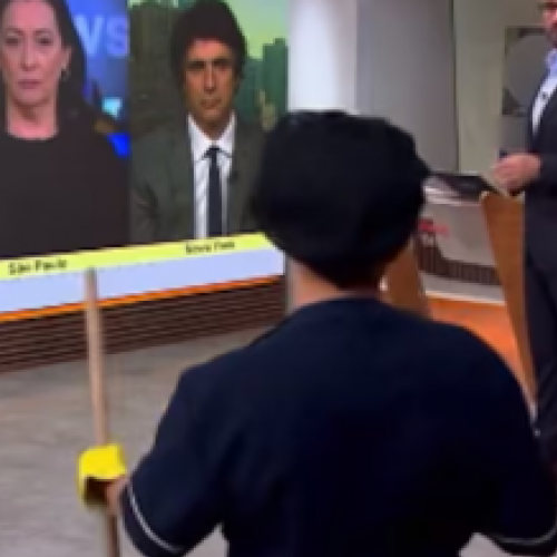 Funcionária de limpeza entra em programa ao vivo na GloboNews