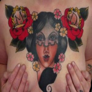 Projeto tatua mulheres que sobreviveram ao câncer de mama
