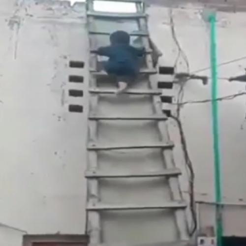Veja o que esse garoto fez ao cair dessa escada de 5 metros