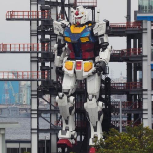 Megazord da vida real: Robô gigante é flagrado andando no Japão