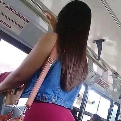 Quando você está no ônibus sentado e vê uma mulher em pé, mas não da o